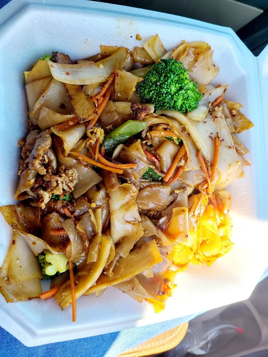 Pad Kee-Mao (Drunken Noodles) at Polly's Thai Food, Lawton OK